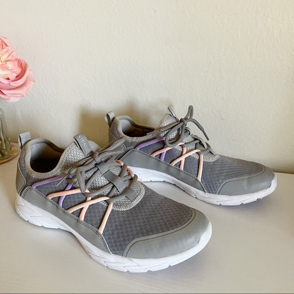 vionic zeliya lace up sneaker